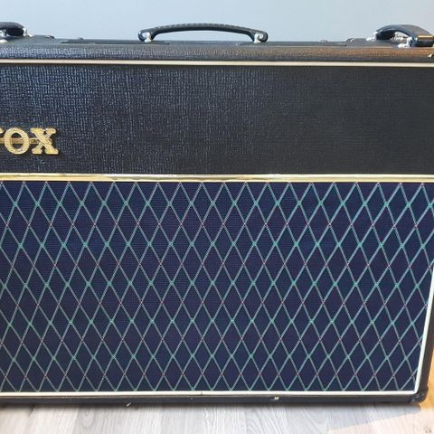 Vox ad120vt - bedre 2x12 med stereo effekter finner du ikke til prisen