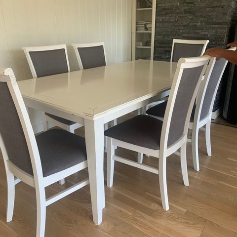 Fleksibelt spisebord som kan utvides+ 6 stoler