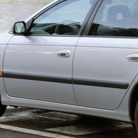 Nye, ubrukte gummilister/ beskyttelseslister (svarte) Toyota Avensis