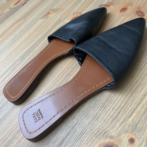 Skinn slippers str 37 -svart/sort