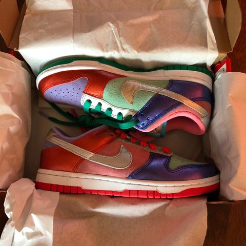 Nike dunk low sunset pulse str. 36,5 (brukt 2-3 ganger)