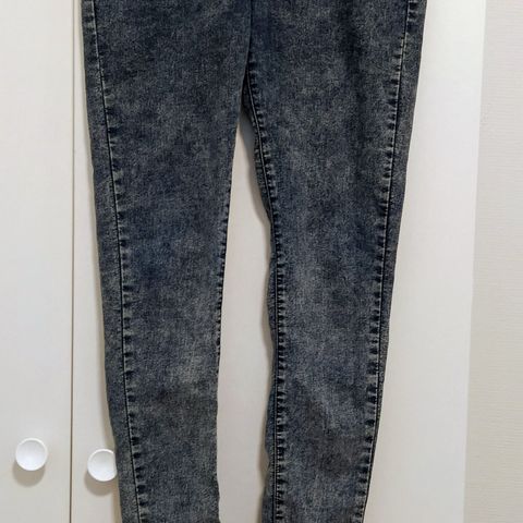 Fin jeans nesten ubrukt i størrelse S-M