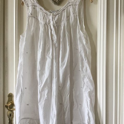 Hvit kjole 100% bomull