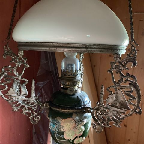 Flott antikk parafinlampe