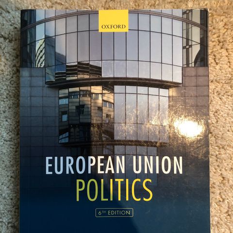 European Union Politics av Michelle Cini og Nieves Pérez-Solórzano Bortagán