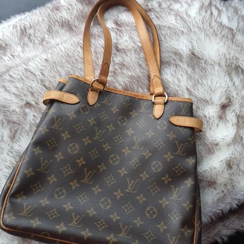 Louis Vuitton Batignolles Vertical Monogram canvas