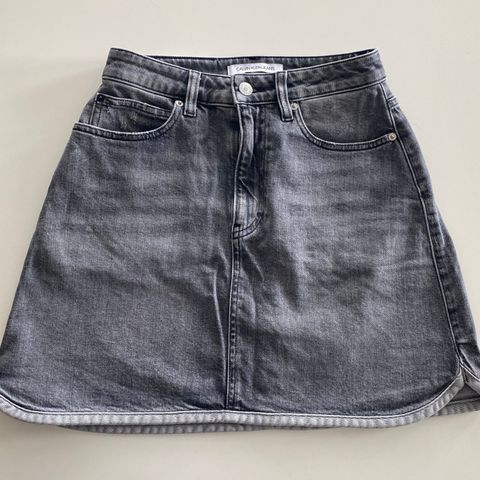 Calvin Klein denim skjørt str 27