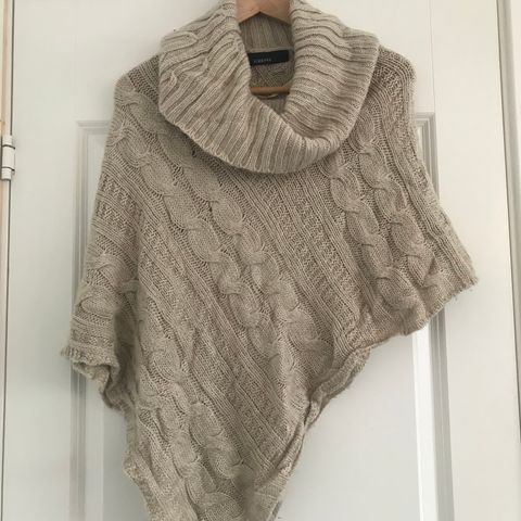 Strikket cape / poncho