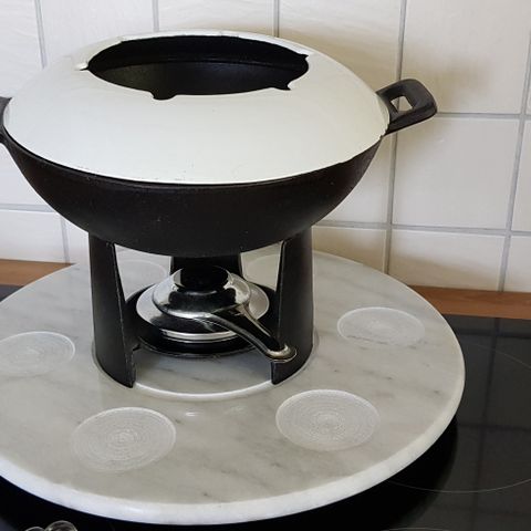 iron wok with real marble plate jern med marmor plate og stor jerngryte