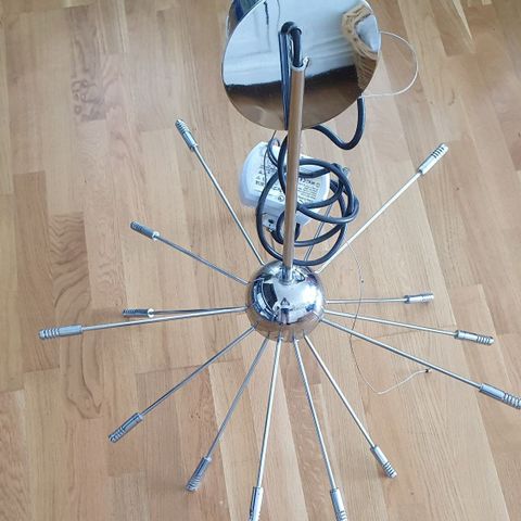 Spesiell satellitt taklampe med 14 halogenlys