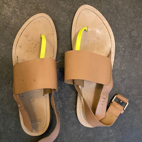 Ladies beige and neon yellow sandals, size 40.