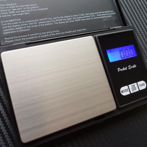 Vekt / digital scales 0.01g - 200g / lommevekt brevvekt