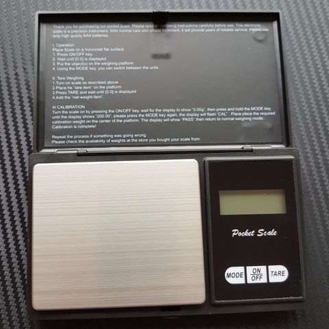 Vekt / digital scales 0.01g - 200g / lommevekt brevvekt