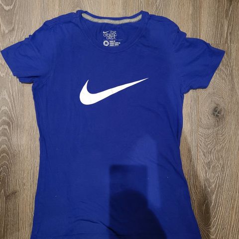 Nike t shirt str medium