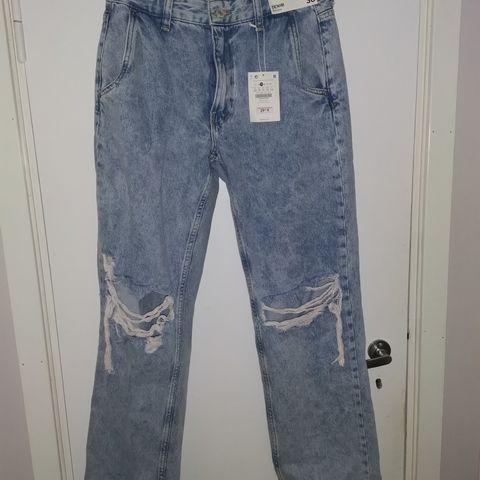 Ny dongeribukse fra Bershka Man "The 90's denim" str EUR 38 / USA 30"