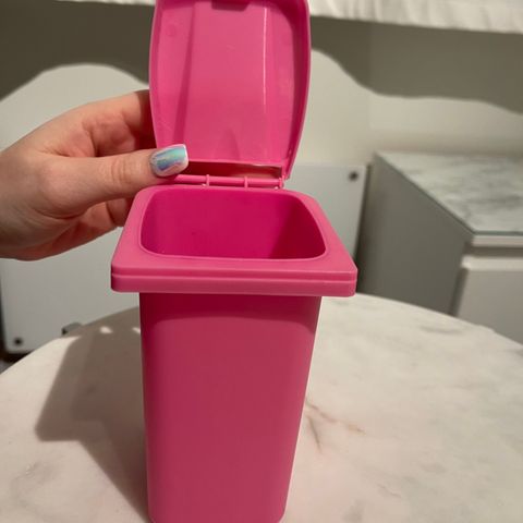 Mini desk bin