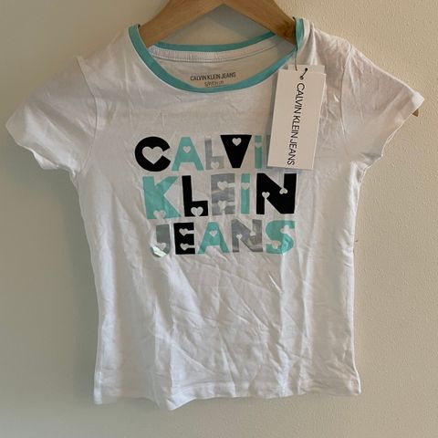 Helt ny Calvin Klein t skjorte - Str.7-8 år