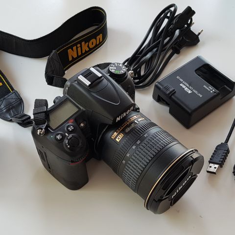 Nikon D7000 kamerahus med Nikkor 12-24 mm 1:4 G ED objektiv