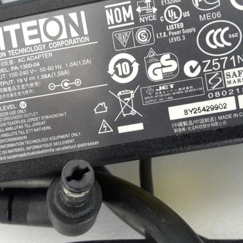  Lader laptop adapter 