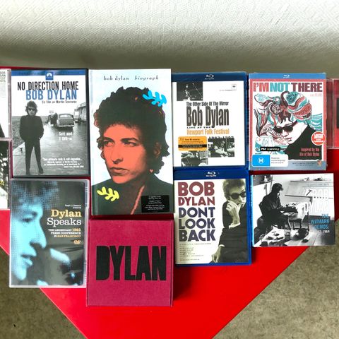 Diverse Bob Dylan relatert selges (filmer+cder). Åpen for bud.