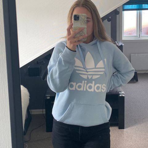 Adidas hettegenser