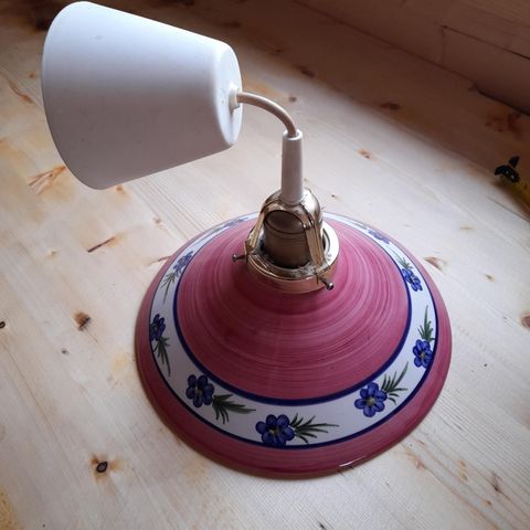 Nydeleg taklampe / vindus lampe handmalt, kjeramikk