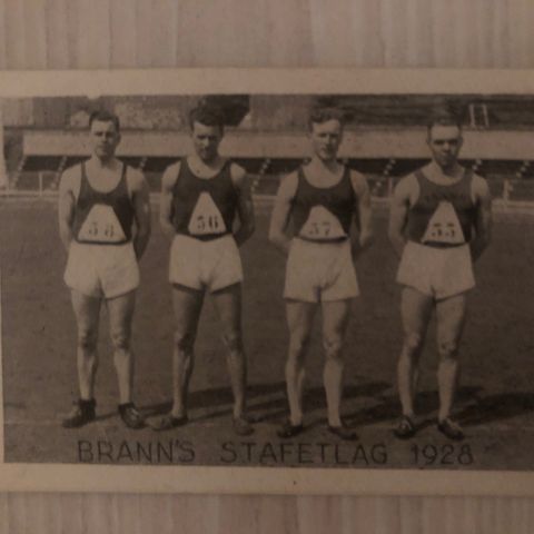 Brann stafettlag 1928 4 x 100 meter sigarettkort fra ca 1930 Tiedemanns Tobak!