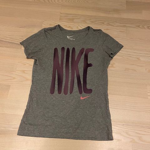 Nike T shorte str M