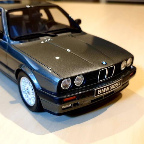 1:18 BMW E30 325i Sedan Grey