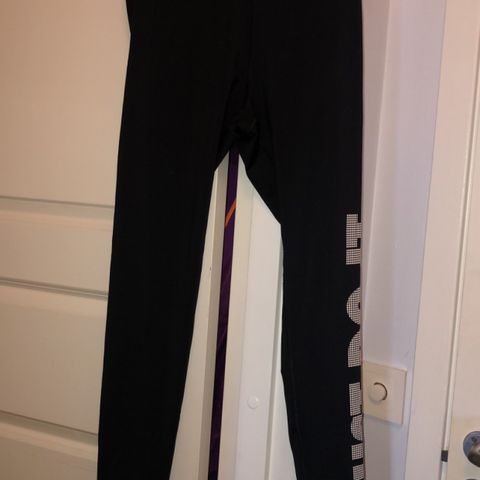 Pen Nike tights for dame i størrelse Medium