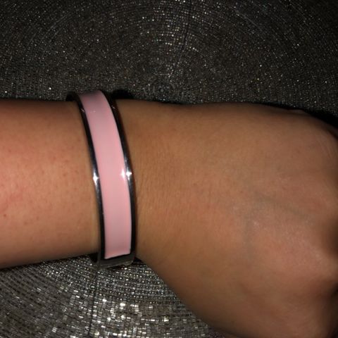 Lekker One Size Armbånd i pen Barbie Rosa farge