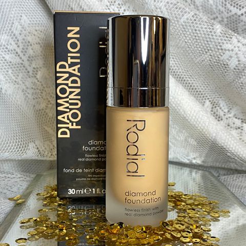 Rodial Diamond Foundation i farge 30