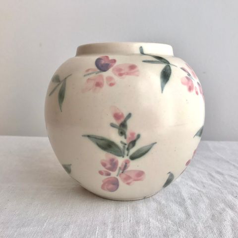 Flott håndmalt og signert vintage vase
