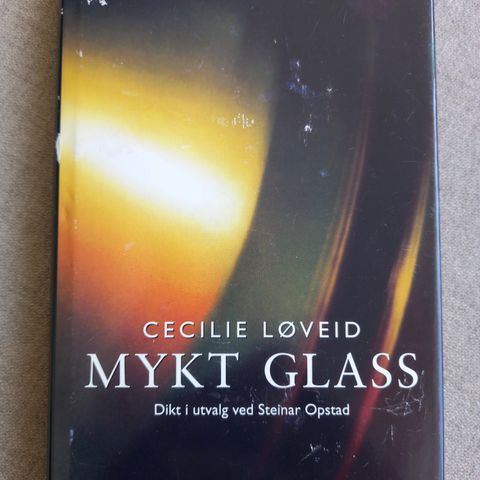 Mykt glass av Cecilie Løveid