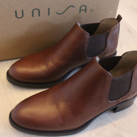 Helt ny Unisa brown boots