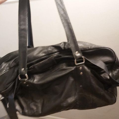 Z STREET. Retro trening bag. SORT. SKINN. LÆR. LEATHER.