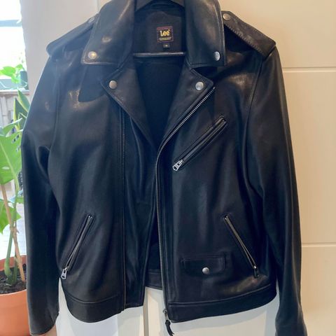Lee skinnjakke / biker jacket (print på ryggen) medium