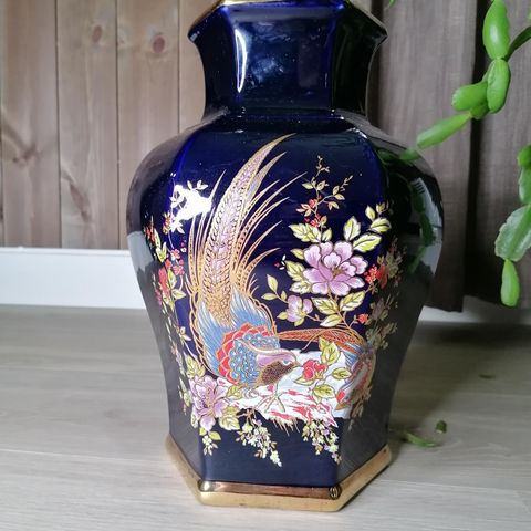 Kinesisk vase 30 cm høy