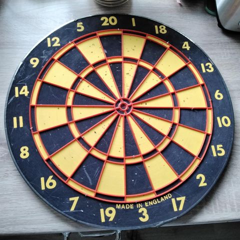 Vintage dartboard selges!