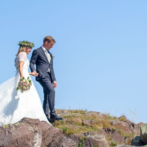 Brudekjole - følger med bolero og underskjørt!