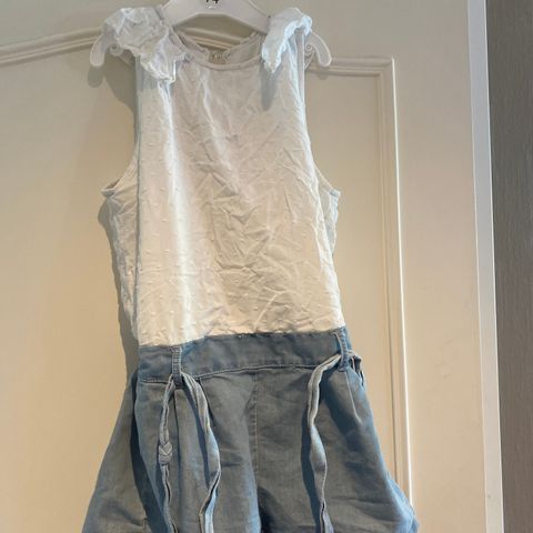 buksedress / jumpsuit 6-9 år