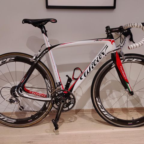 Wilier Cento 1. Zipp 404, 6.8kg. Str. 51(s/m) Campagnolo chorus og rotorQ.