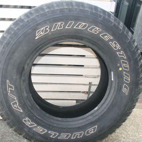 Dekk  LT 235/75 R 15"  Bridgstone.