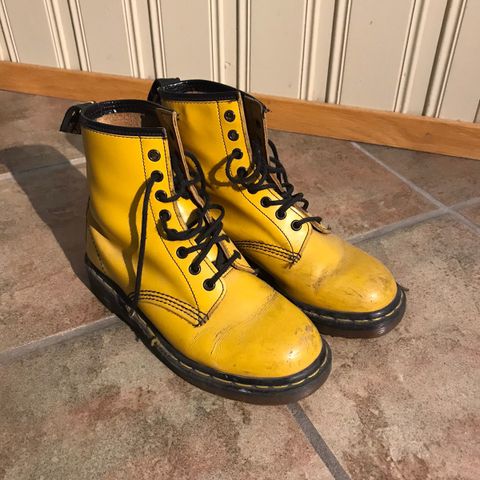 Gule Dr. Martens sko str. 5