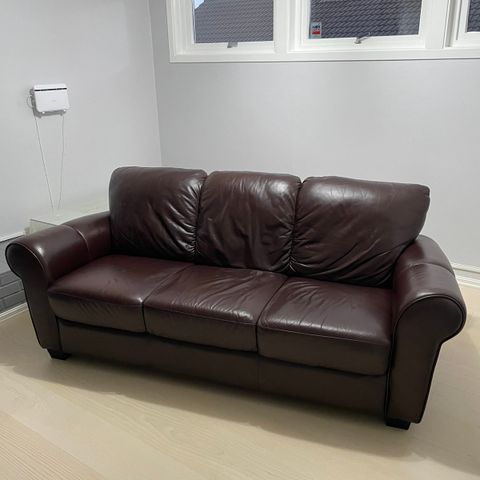 Sofa i brun skinn fra bohus
