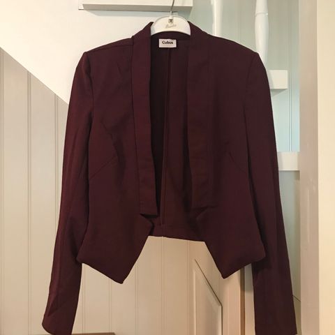 Nydelig, burgunderrød jakke/blazer/dressjakke