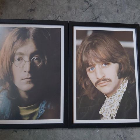 The Beatles. John Lennon. Ringo Starr. Postere i sorte rammer.