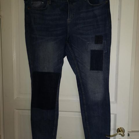 Str 50 skinny jeans fra H&M