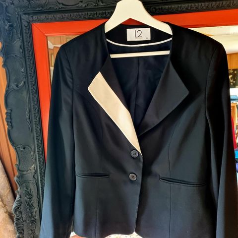 Ny design jakke, st 40, 440 kr