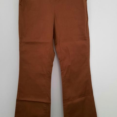 Ny bukse, brun farge